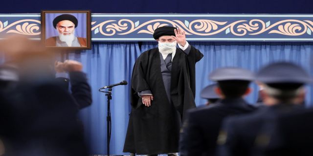  رهبر معظم انقلاب: اگر تمامی تحریم‌ها را در عمل بردارند، راستی‌آزمایی می‌کنیم و اگر درست تحریم‌ها لغو شده بود، آن‌وقت به تعهدات برجامی برمی‌گردیم / این سیاست قطعی جمهوری اسلامی است؛ از این سیاست برنخواهیم گشت