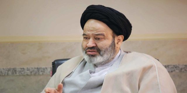 بجای حرف لباس روحانیت را ساده کنیم.رئیس دانشگاه ادیان و مذاهب لباس پاپ از ما روحانیون ساده‌تر بود/ مخالفت با دوچرخه‌سواری زنان تنگ‌نظری است