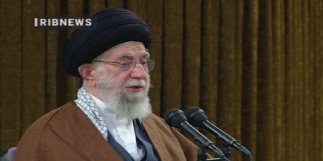 ببینید | انتقاد صریح رهبر انقلاب از کیفیت پایین خودروهای داخلی