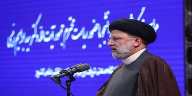 آیا گوش رییسی شنواست؟ رئیسی در دانشگاه تهران: برخی توصیه کردند امروز دانشگاه نیایم و یا حداقل دانشگاه تهران نیایم / اعتراضات را باید شنید / اعتراض با اغتشاش فرق دارد / آمریکایی‌ها می‌خواهند اینجا سوریه و افغانستان شود
