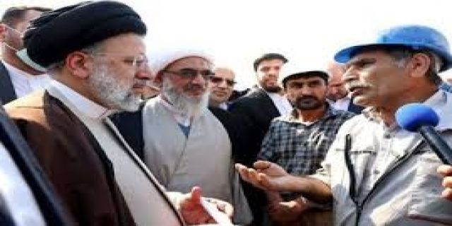 عدالت محور خواسته مقام معظم رهبری عزیز ....مُهر سکوت بر لب کارگران ناراضی از ترس بیکاری