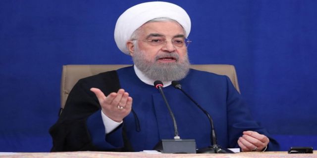 نتشار متنی در صفحه توئیتر سعید جلیلی با واکنش‌های گسترده کاربران در فضای مجازی مواجه شد. این کاندیدای انتخابات نوشت: اگر ۱۰ پترو پالایشگاه مثل خلیج فارس داشته باشیم نه تنها نیاز نیست نفت بفروشیم بلکه باید نفت هم بخریم. تامین مالی آن هم امکان‌پذیر است.  منابع مالی زیادی در دست مردم است که می‌شود هدایت شود به سمت این موارد و به سمت بازار‌هایی مثل سکه و دلارنرود.  درواکنش به این توئیت، احسان بداغی (روزنامه‌نگار) نوشت: سعید جلیلی و تیمش چپ و راست ازداشتن برنامه و احاطه به مسائل کشور دم می‌زنند، اما هنوز نمی‌داند خوراک پتروشیمی گاز است نه نفت.عرشیان: منتقدان برجام لطفا شمااز دست آوردهای خودتان صحبت کنید 50 درصد تخفیف به چین واقعیت دارد ؟   واکنش روحانی به سخنان نامزدهای انتخابات علیه برجام: شما چه به دست آوردید جز قطعنامه‌های تحریم 