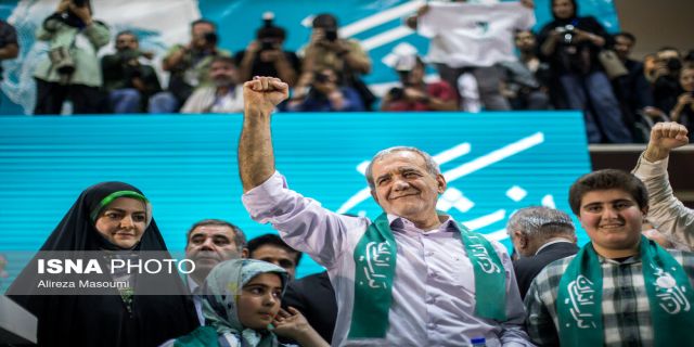 اندک اندک پزشکیان را رییس جمهور می کنیم تا جلیلی و قالی باف بر سرمان خراب نشوند .