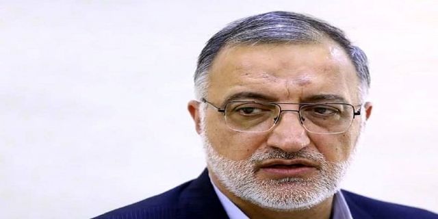 در باره شورای شهر تهران وتصمیمات جدید .....رییس کمیته نظارت شورای شهر: نیاز به ۱۴ رای داریم برکناری زاکانی و تهرانچی جدی‌تر شد رییس کمیته نظارت شورای شهر گفت:شهردار در شورا موافقین و مخالفین جدی دارد و بنده صراحتا می‌گویم که منتقد ایشان هستم. در همین دوره مدیریتی عزل شهردار در شهر‌های دیگر اتفاق افتاده و چیز عجیبی نیست، اما با توجه به مدت زمان کم باقی مانده تا پایان مدیریت شهری، ممکن است عزل شهردار تبعاتی داشته باشد و اگر قرار بر تغییر باشد باید مراتب آن سنجیده شود.