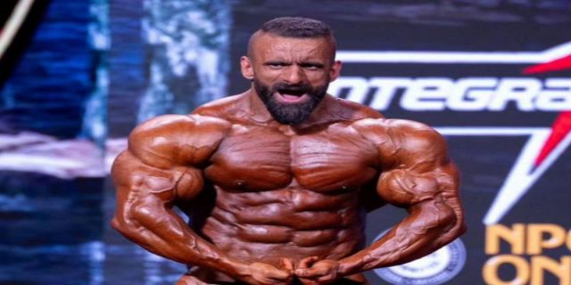 درک و سامسون رقبای سرسخت گرگ پارسی هادی چوپان یک قدم تا فتح دوباره مسترالمپیا!  سه نفر‌‌ برتر مسترالمپیای ۲۰۲۳ امسال هم مدعیان اصلی تصاحب ساندو هستند. 