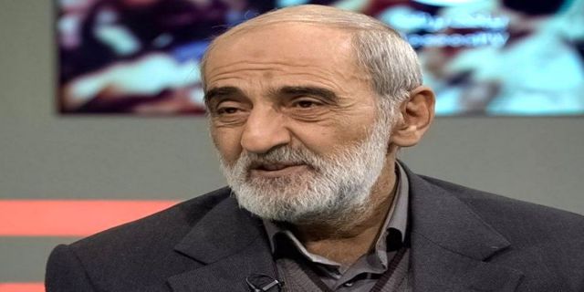 کریمان  جان فدای دوست کردند      سگی بگذار ما هم    مردمانیم  ...از آقای حسین شریعتمداری  که در شبکه یک سیما مثال کوتوله ها و سایه دم غروب را زدند وپخش هم شد بپرسیدسایه شما  در چه ساعتی بلند است ؟
