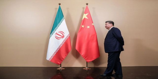 اگر پزشکیان بجای حل مشکلات تا پایان ریاست جمهوری خودش به بیان مشکلات  بسنده کند چین به تدریج از اقتصاد ایران خدا حافظی میکند ..تغییر جهت از شعار محوری به عمل گرایی نیاز مبرم پزشکیان است
