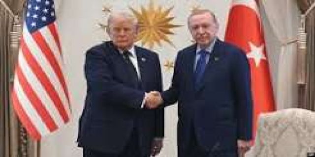 ترکیه زیر پای ترامپ را محکم کرد و پنبه تنگه هرمز را زد مرگ بر اردوغان .....اندیشکده آمریکایی کوئینسی: تنگه هرمز؛ اردوغان می‌خواهد پادشاه «کریدور میانی» شود/کریدور میانی مسیری چندوجهی است شامل حمل‌ونقل زمینی، ریلی و دریایی میان چین و اروپا که از آسیای مرکزی، قفقاز و ترکیه عبور می‌کند/ این کریدور برای امریکا فرصتی فراهم می‌کند تا اهرم فشار تهران بر حیاتی‌ترین مسیر‌ دریایی را تضعیف کند/تغییر مسیر به سمت کریدور‌ جایگزین ثبات خاورمیانه را تضعیف می‌کند؛ زیرا ایران را از معادله بیرون می‌گذارد